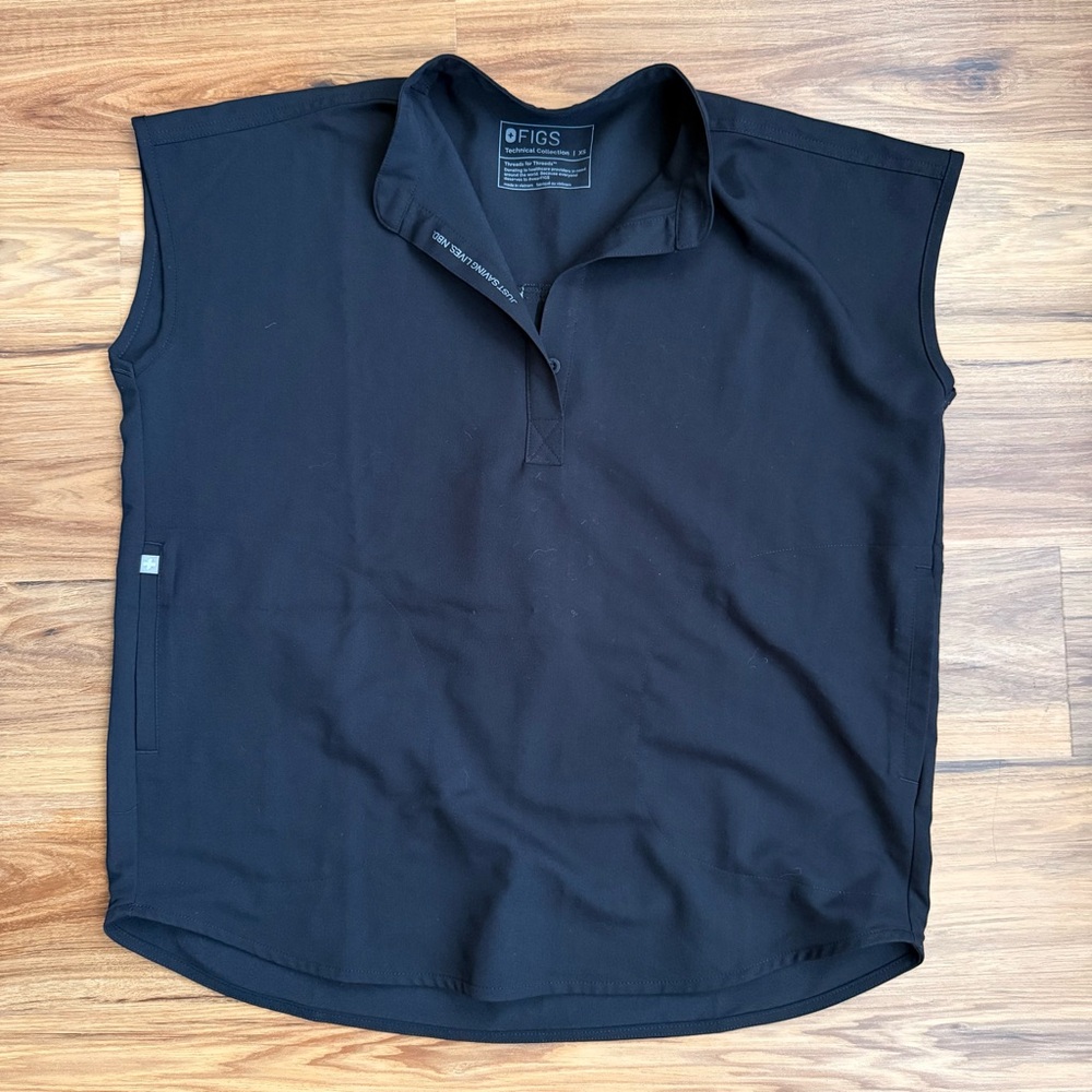 FIGS Women's Black Rafaela Scrub Top